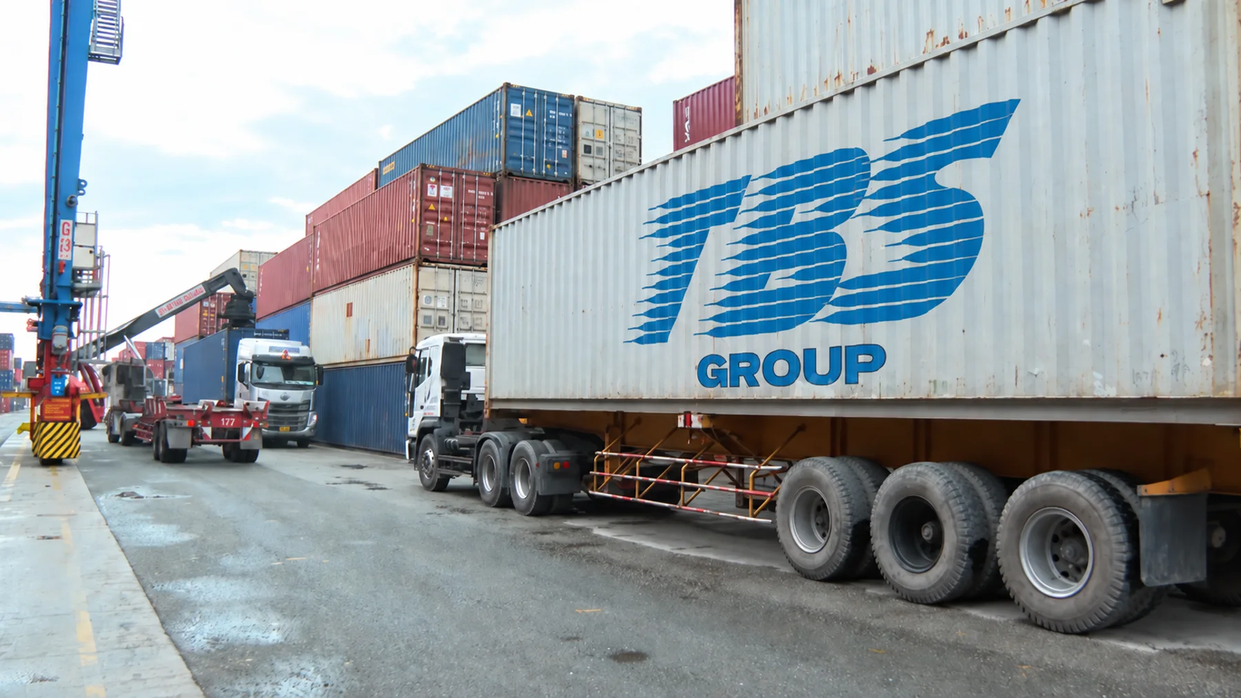 Hàng hóa được tổ chức theo kiện trong hoạt động logistics của TBS